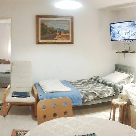 B&B Family Basement Apartment, Breakfast, Free Parking, 5Km From Tulln Chorherrn Kültér fotó
