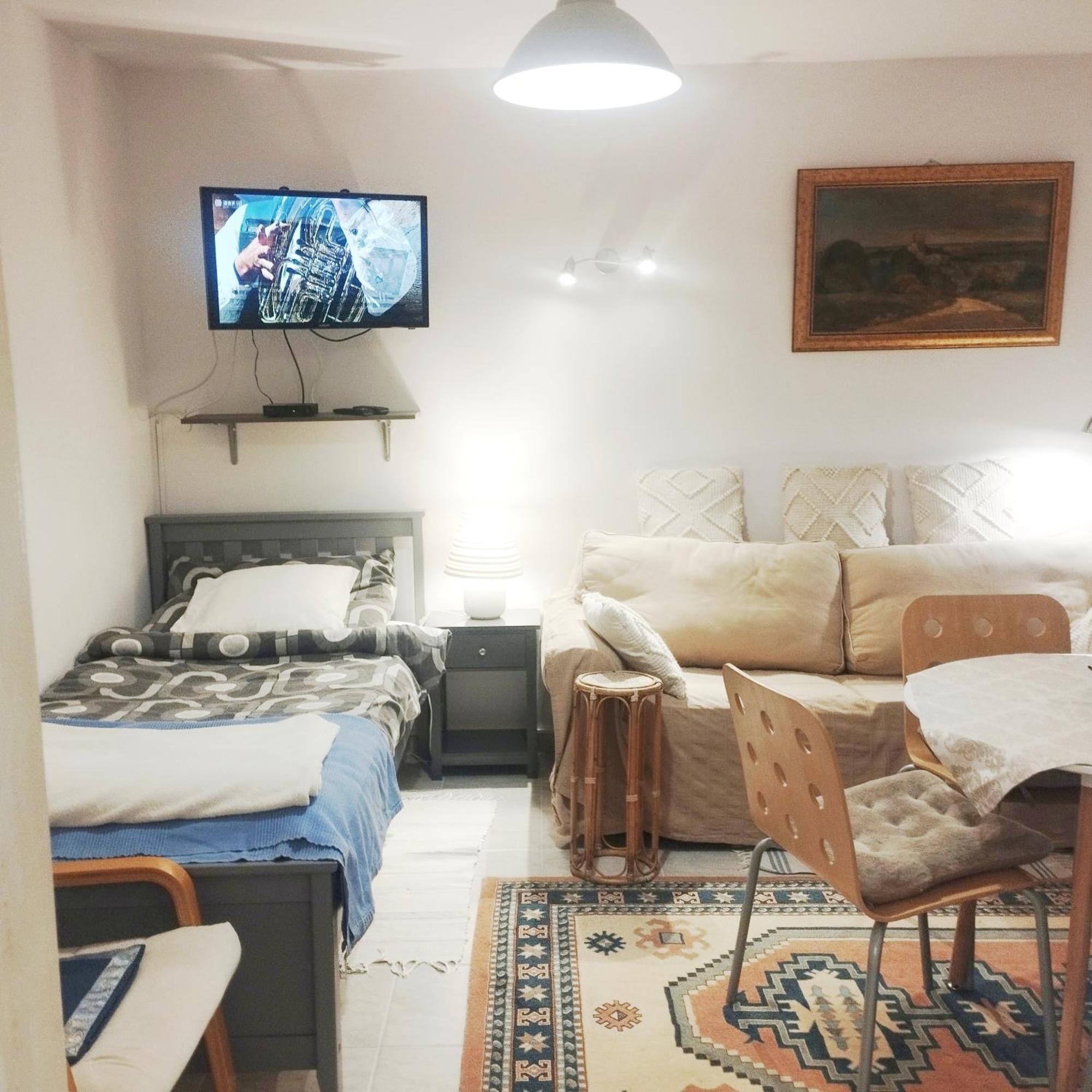 B&B Family Basement Apartment, Breakfast, Free Parking, 5Km From Tulln Chorherrn Kültér fotó