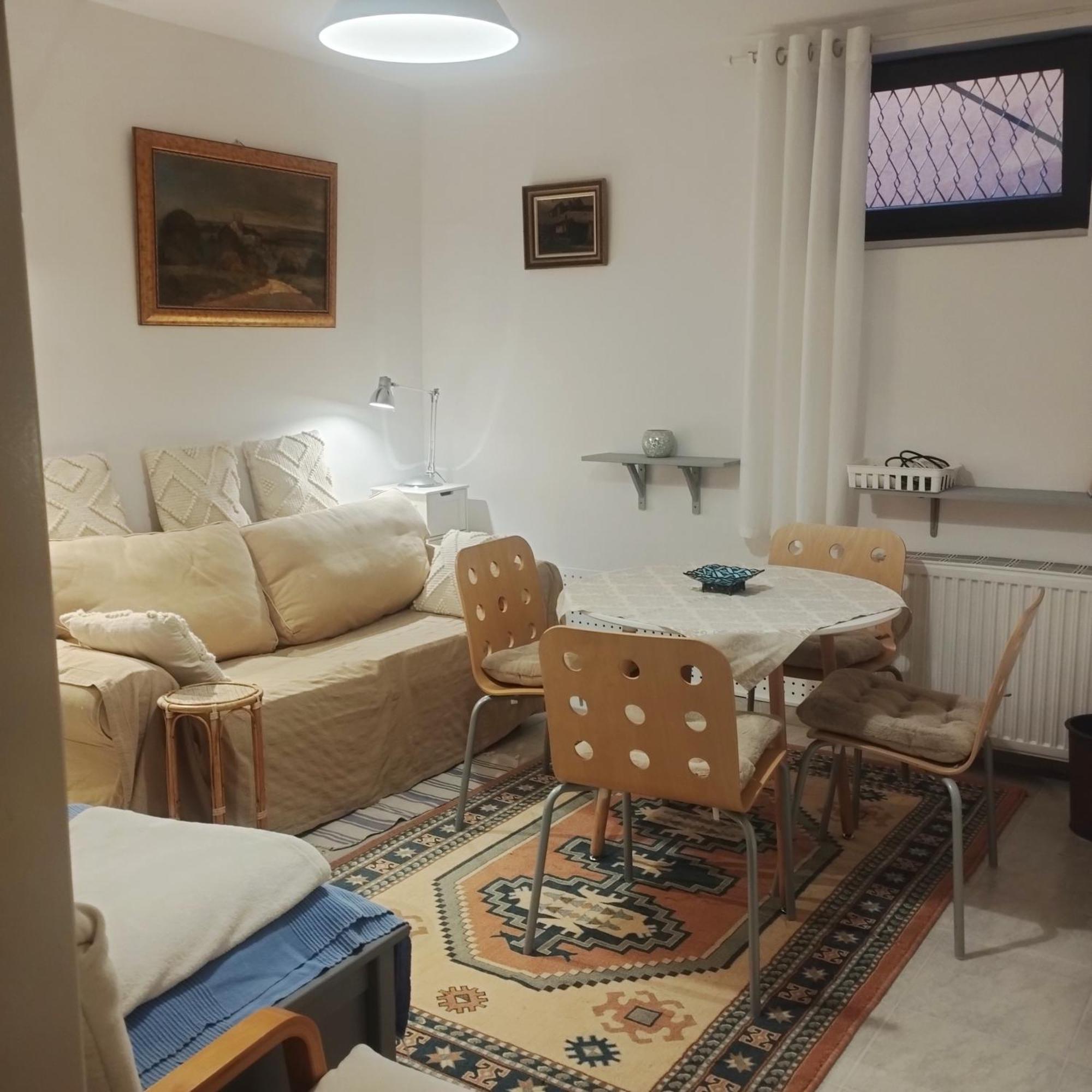 B&B Family Basement Apartment, Breakfast, Free Parking, 5Km From Tulln Chorherrn Kültér fotó